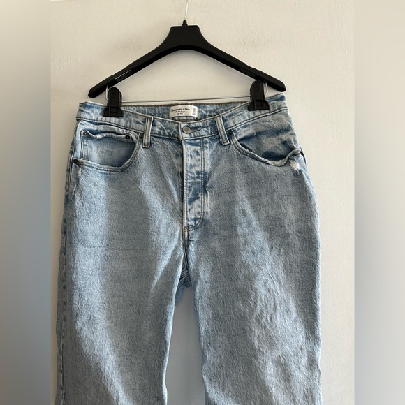 Abercrombie & Fitch Lightwash ‘The 90’s Baggy Low Rise’ Jeans size 30/10R EUC - Picture 4 of 7
